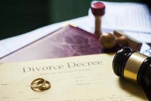 What are divorce laws and the issues involved in divorce?